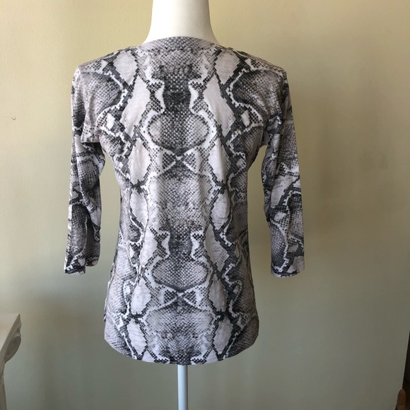 Before + Again 3/4 sleeve V-Neck Tee size Medium - Picture 3 of 10